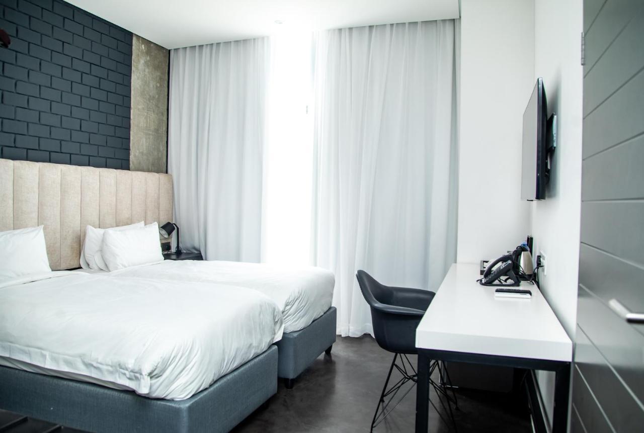 The Urban Hotel ルサカ エクステリア 写真