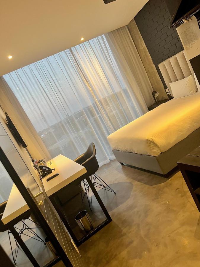 The Urban Hotel ルサカ エクステリア 写真